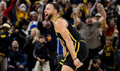Golden State Warriors, Stephen Curry''nin son saniye basketiyle güldü!